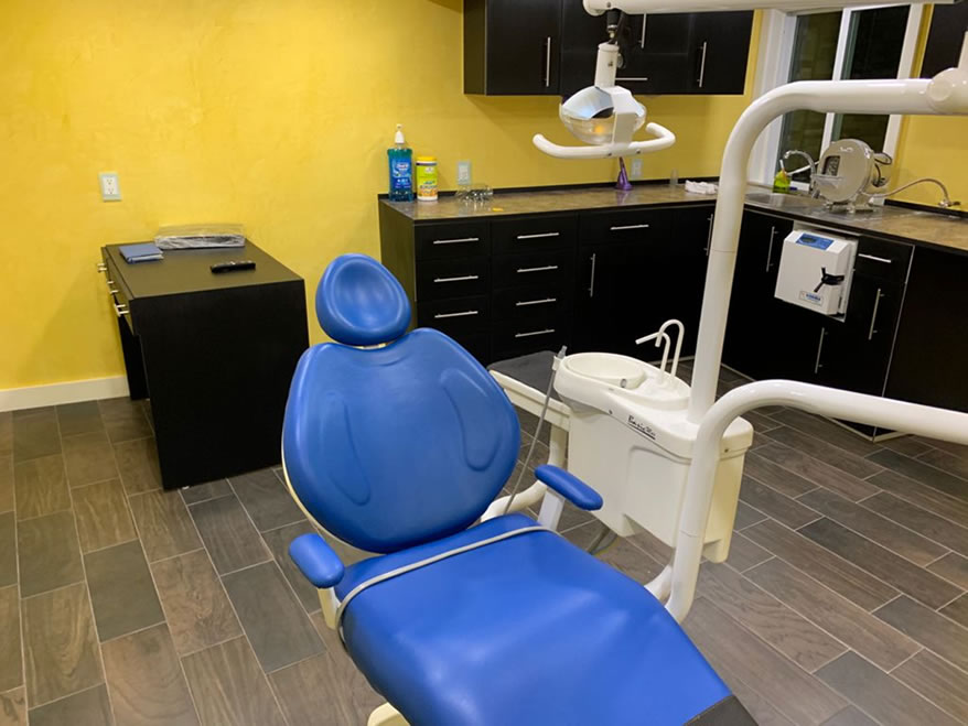 Consultorio dental equipado con tecnología de vanguardia